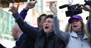 Milei dijo que el escándalo de los audios es una operación y habló de los piedrazos en Lomas