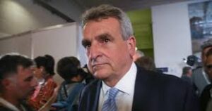 Rossi critica el DNU de inteligencia.