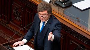 El tenso cruce de Javier Milei con los legisladores kirchneristas