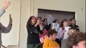 Militantes de izquierda interrumpen clase en la UBA con legisladores libertarios