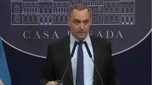Qué dice el régimen de seguridad vigente al que se refirió Adorni