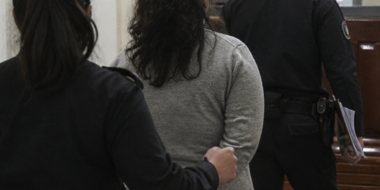 [Sociedad] Una preceptora denunciada por apropiarse de 45 mil dólares destinados a un viaje escolar: ‘Me patiné la plata’