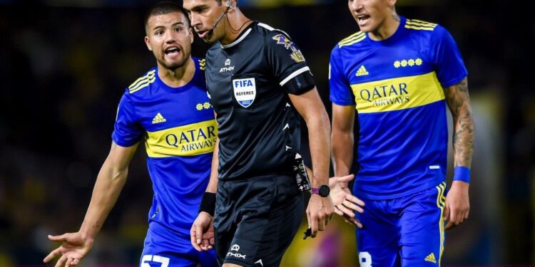 La versión controvertida de un jugador de Cruzeiro sobre la mano que encendió la polémica en Boca