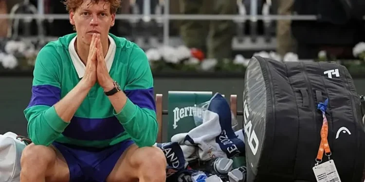 La Federación Italiana de Tenis expresa su apoyo a Jannik Sinner tras su salida en Roland Garros