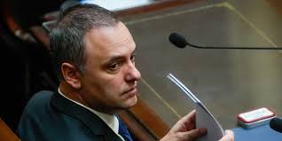 Una espera política: Manuel Adorni aún no presenta su declaración jurada y el Gobierno anticipa que será antes del 15