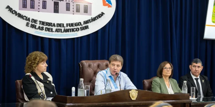 El gobernador de Tierra del Fuego reactiva la reforma constitucional y convoca elecciones de convencionales
