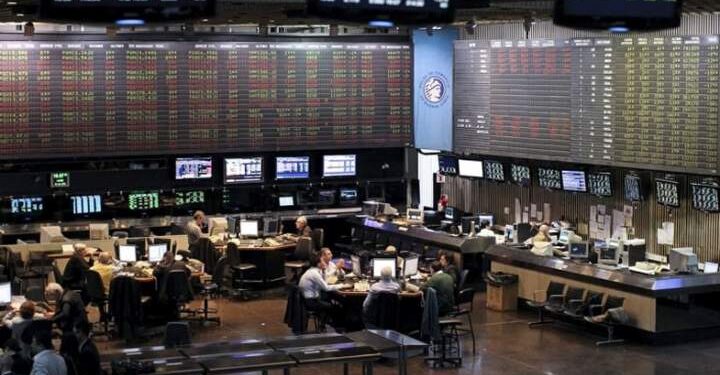 La Bolsa argentina repunta tras cuatro jornadas de pérdidas, mientras los bonos reflejan caídas