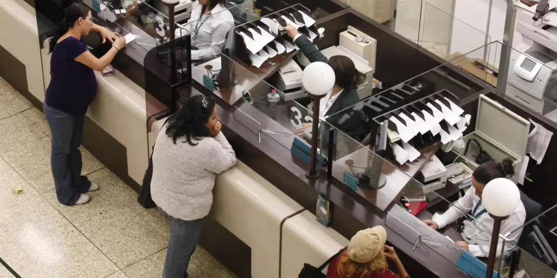 Salarios bancarios: el sueldo inicial de julio supera los $2,46 millones