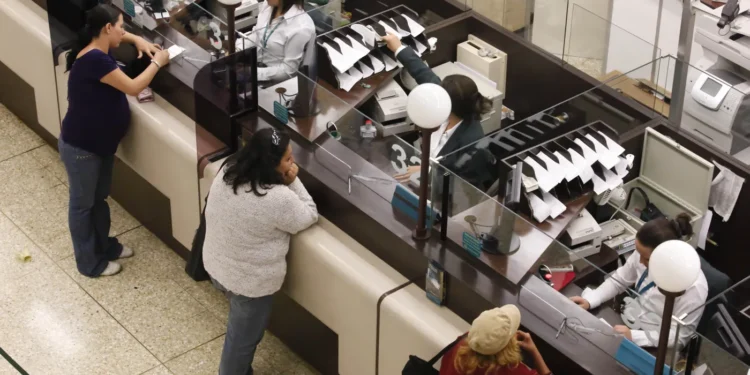 Salarios bancarios: el sueldo inicial de julio supera los $2,46 millones