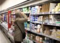 El consumo de los hogares cayó en junio y volvió a terreno negativo tras dos meses de recuperación