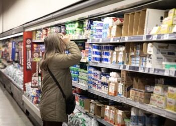 El consumo de los hogares cayó en junio y volvió a terreno negativo tras dos meses de recuperación