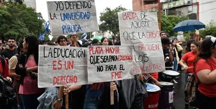El Gobierno cuestionó el paro universitario y destacó que la paritaria fue convocada para septiembre