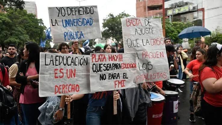 El Gobierno cuestionó el paro universitario y destacó que la paritaria fue convocada para septiembre