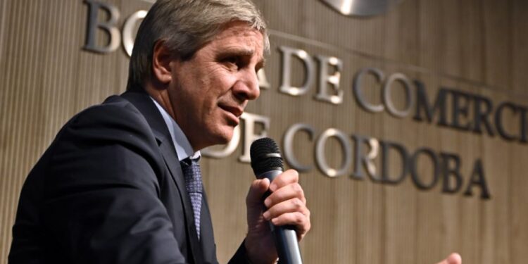 Caputo apuntó contra Kicillof y aseguró que el Gobierno llegará con optimismo a las elecciones