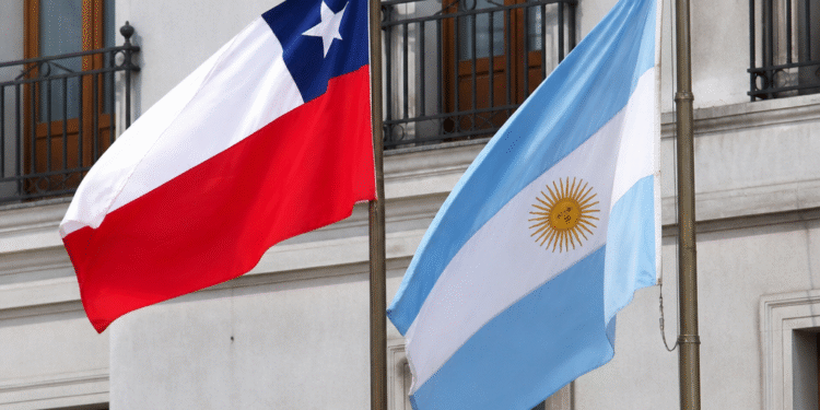 Argentina reafirmó los tratados con Chile sobre el Estrecho de Magallanes y buscó bajar la tensión diplomática