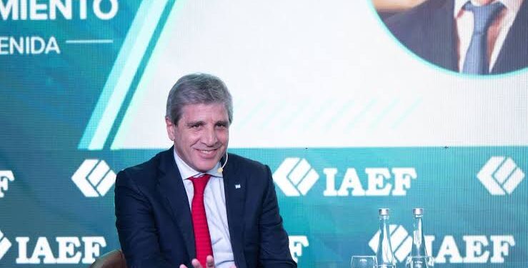 La Cámara Federal confirmó el sobreseimiento de Luis Caputo en una causa por presuntas incompatibilidades