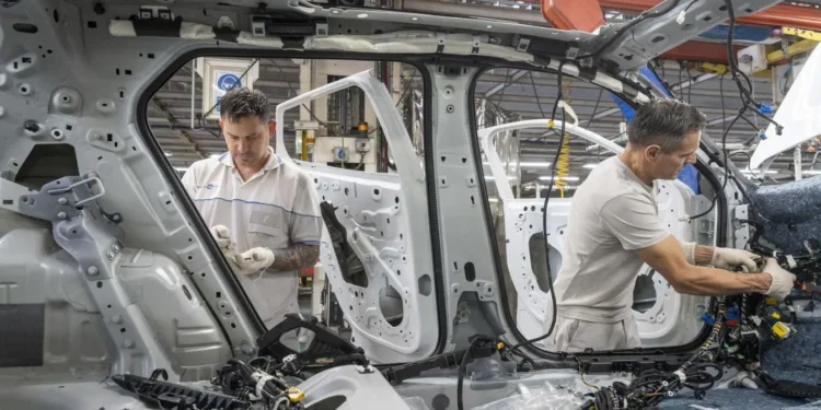 El Gobierno prevé $136.500 millones en beneficios fiscales para la industria automotriz en 2027