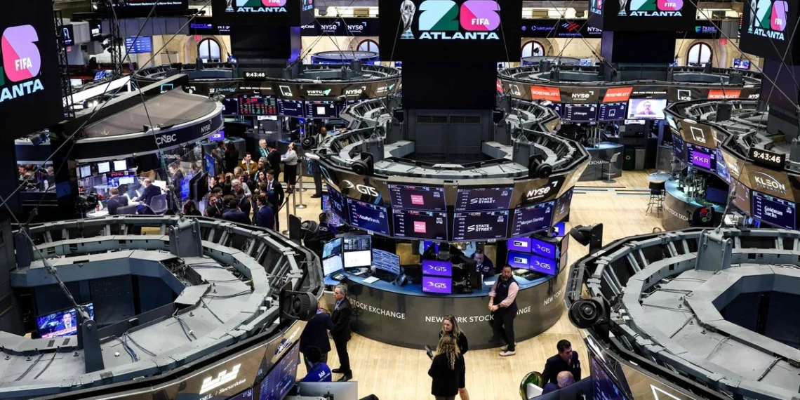 Los bonos argentinos suben en Wall Street, mientras el riesgo país baja y las acciones siguen en rojo