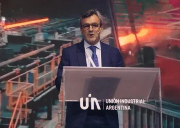 La industria reclama medidas para recuperar competitividad ante la apertura económica y la caída de la actividad
