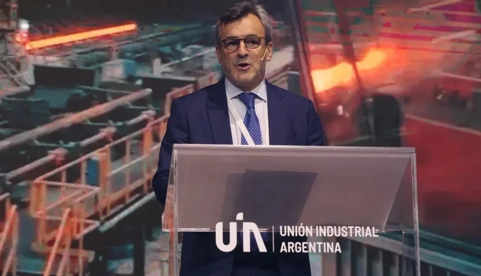 La industria reclama medidas para recuperar competitividad ante la apertura económica y la caída de la actividad