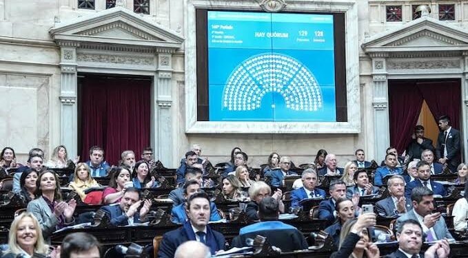 Diputados debate un régimen de alivio financiero para personas endeudadas