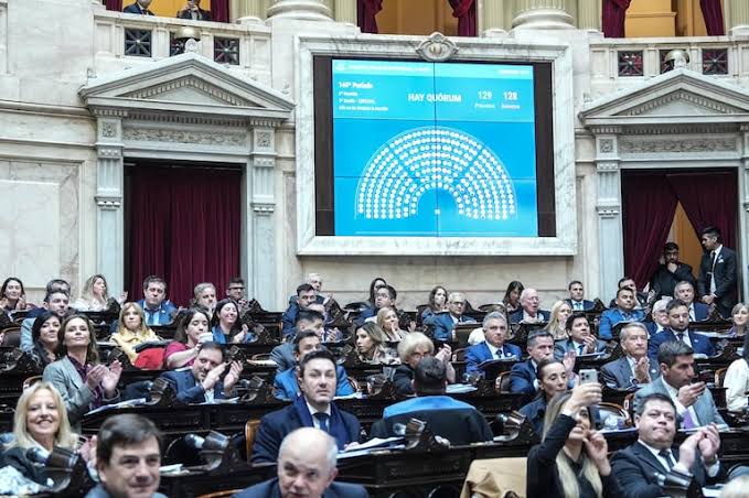 Diputados debate un régimen de alivio financiero para personas endeudadas