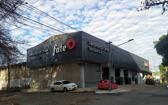 Milei respaldó una crítica al dueño de FATE y rechazó vincular al Gobierno con el cierre de la empresa