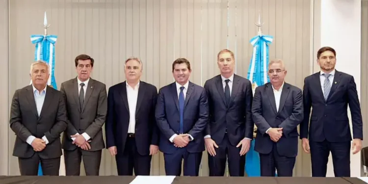 El Gobierno busca acuerdos con los gobernadores para aprobar el Presupuesto y suspender las PASO