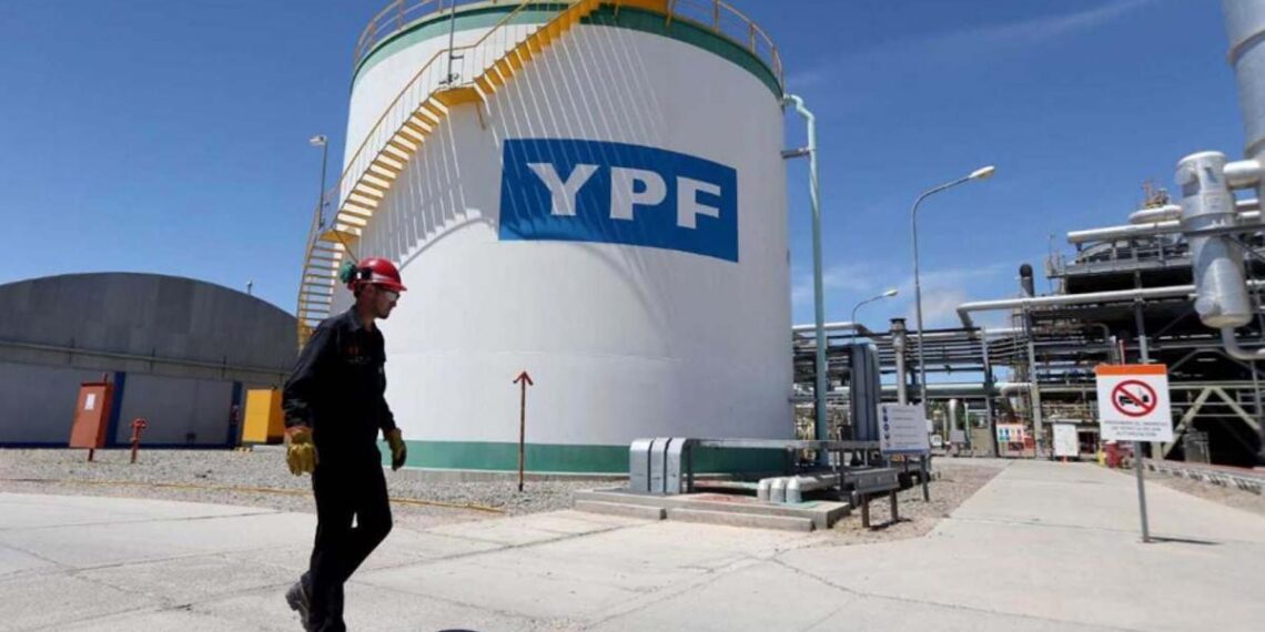 Argentina GNL: YPF apunta a firmar la inversión final el 26 de noviembre y prevé iniciar las obras en febrero