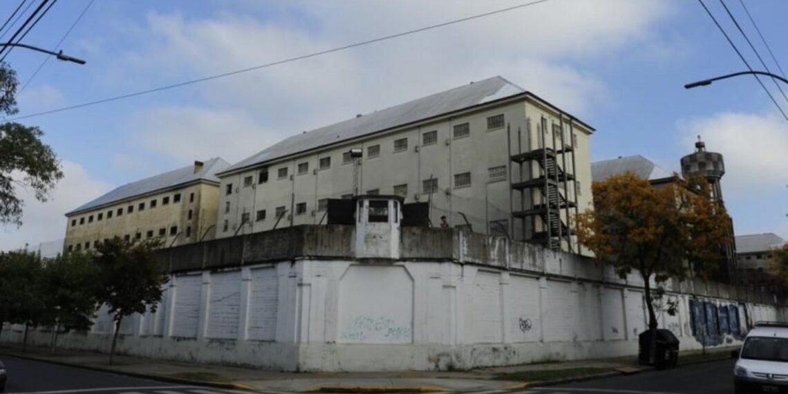 Comienza el traslado de 1.500 presos de Devoto a Marcos Paz: cómo será el operativo