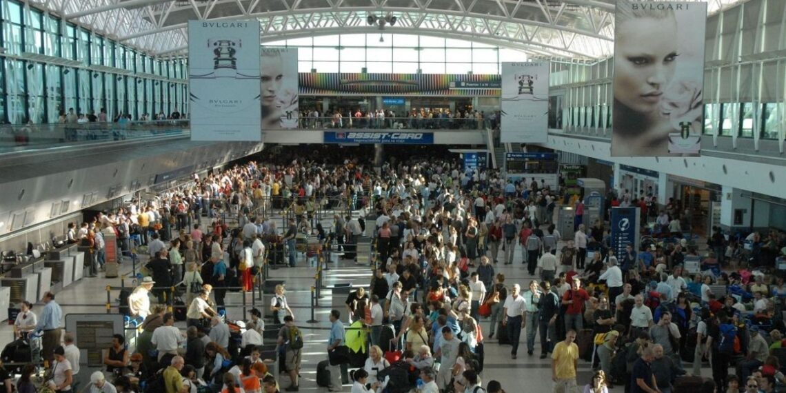 Los aeropuertos argentinos marcaron un récord histórico de pasajeros en septiembre y crecieron las conexiones internacionales desde el interior