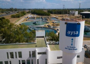 AySA pidió incorporar 16 instalaciones al mercado eléctrico tras la adjudicación del 90% de la empresa