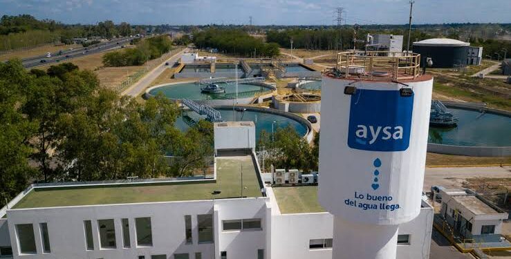 AySA pidió incorporar 16 instalaciones al mercado eléctrico tras la adjudicación del 90% de la empresa