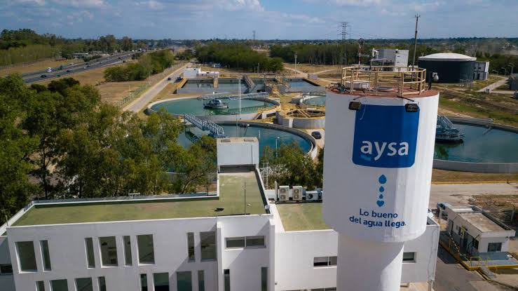 AySA pidió incorporar 16 instalaciones al mercado eléctrico tras la adjudicación del 90% de la empresa