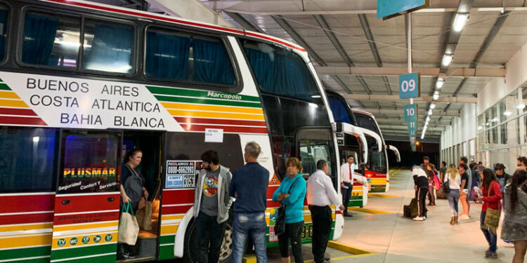 Nación prorrogó por dos años los permisos para el transporte internacional de pasajeros por carretera