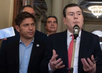 Gerardo Zamora gana lugar en las conversaciones del peronismo y suena como posible candidato para 2027