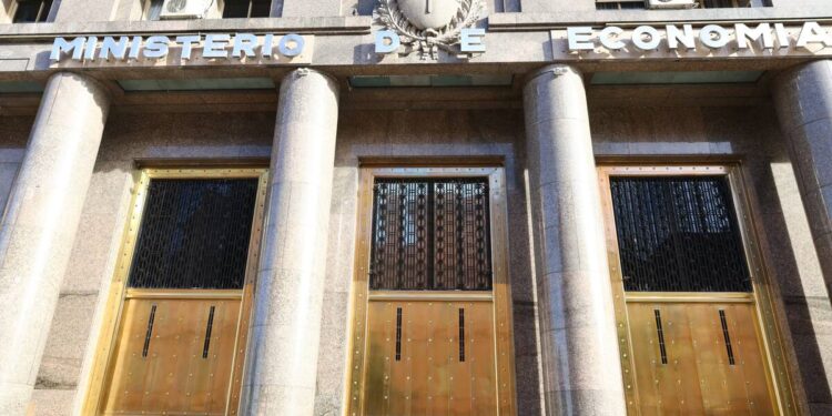 El Tesoro emitirá bonos por $221.119 millones para saldar deudas de obra pública